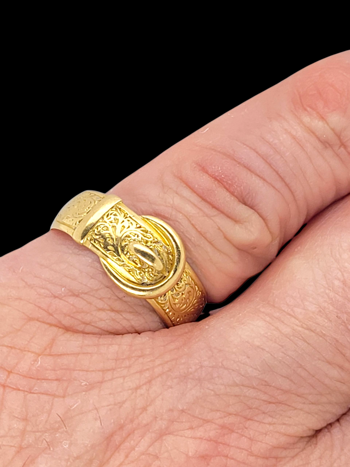 Fine engraved antique 18ct gold buckle ring
SKU: 8274