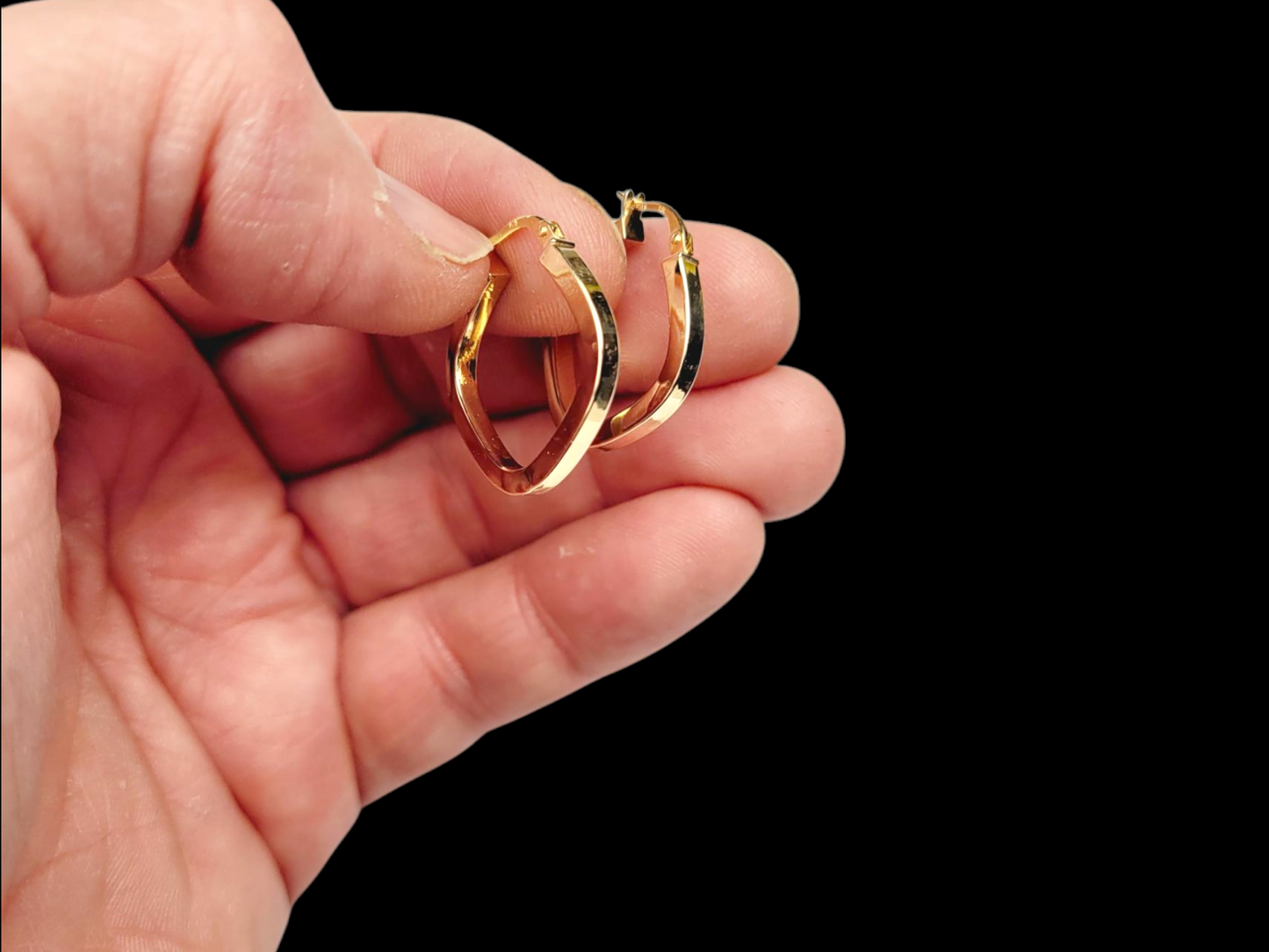 Cool gold oblique square hoop earrings
SKU: 8062