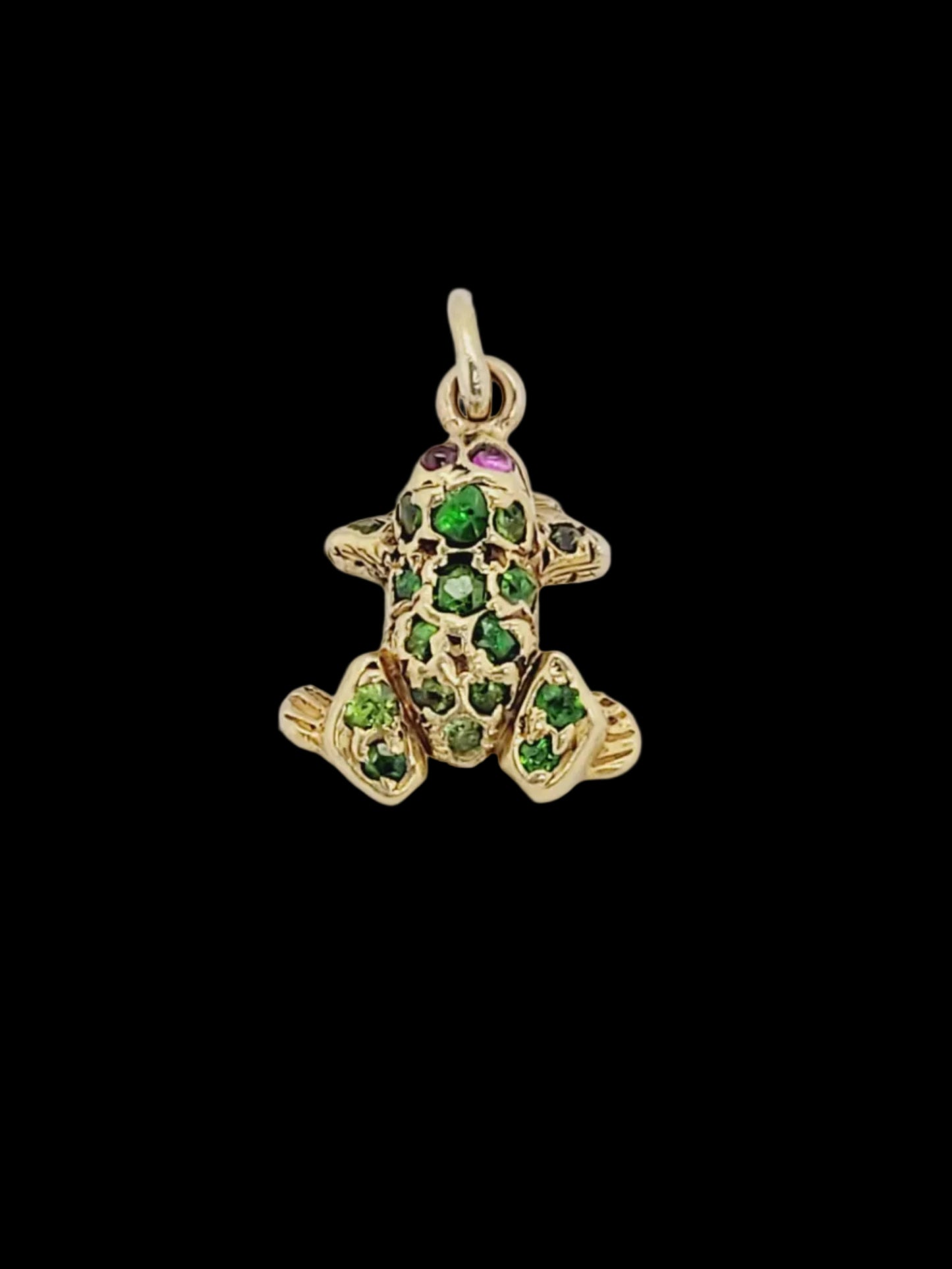 Frog pendant 