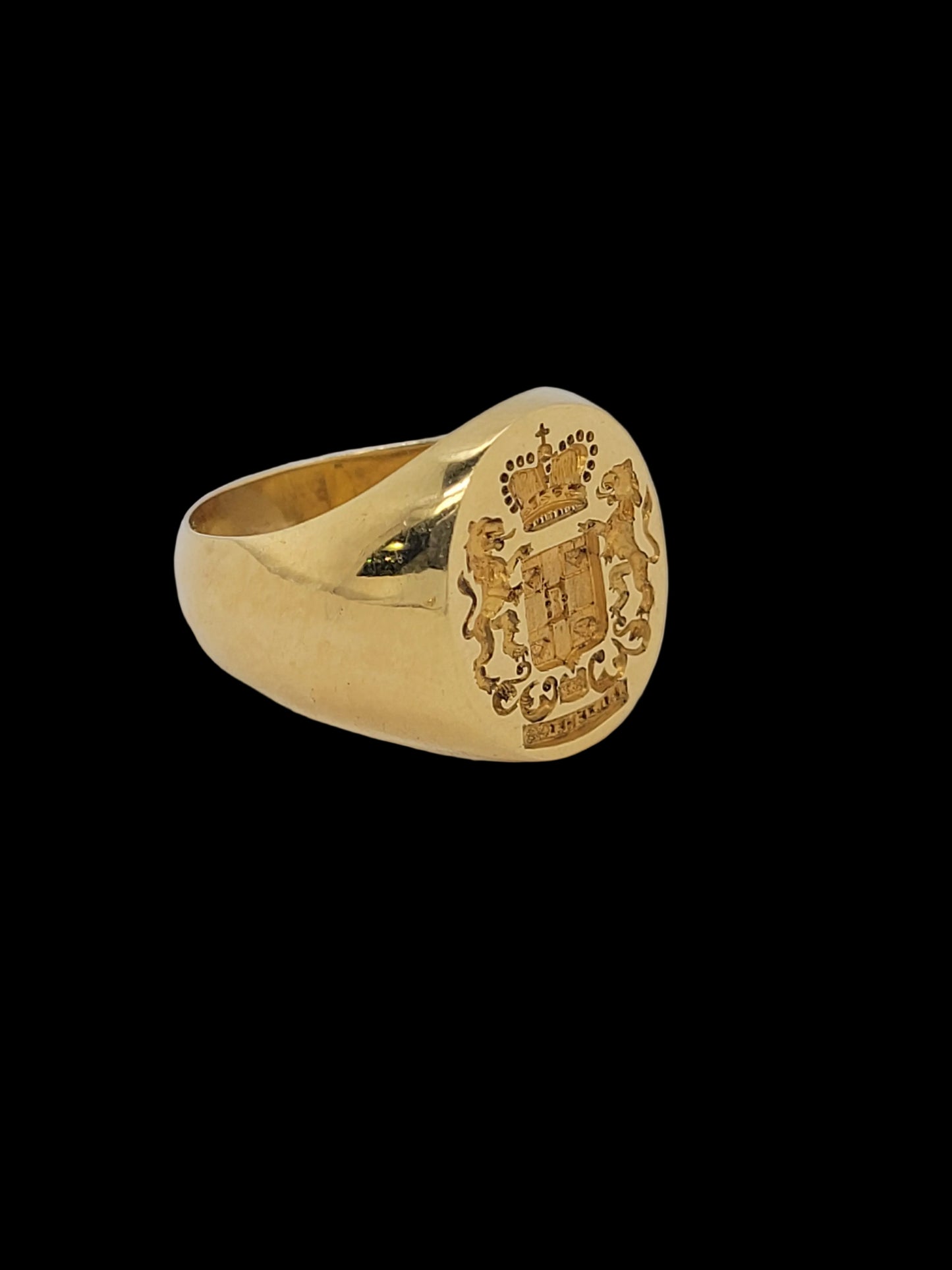 Heavy 18ct gold engraved signet ring sku 8967