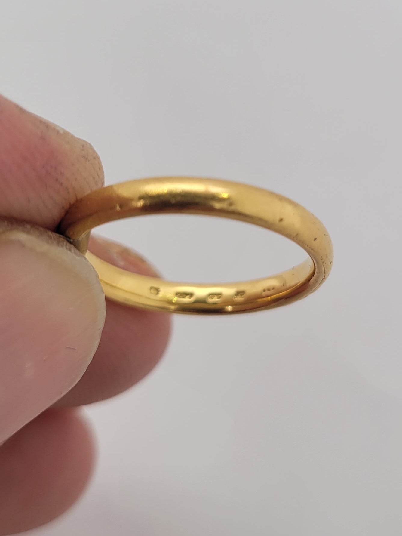 Antique 22ct gold wedding ring
sku 8549