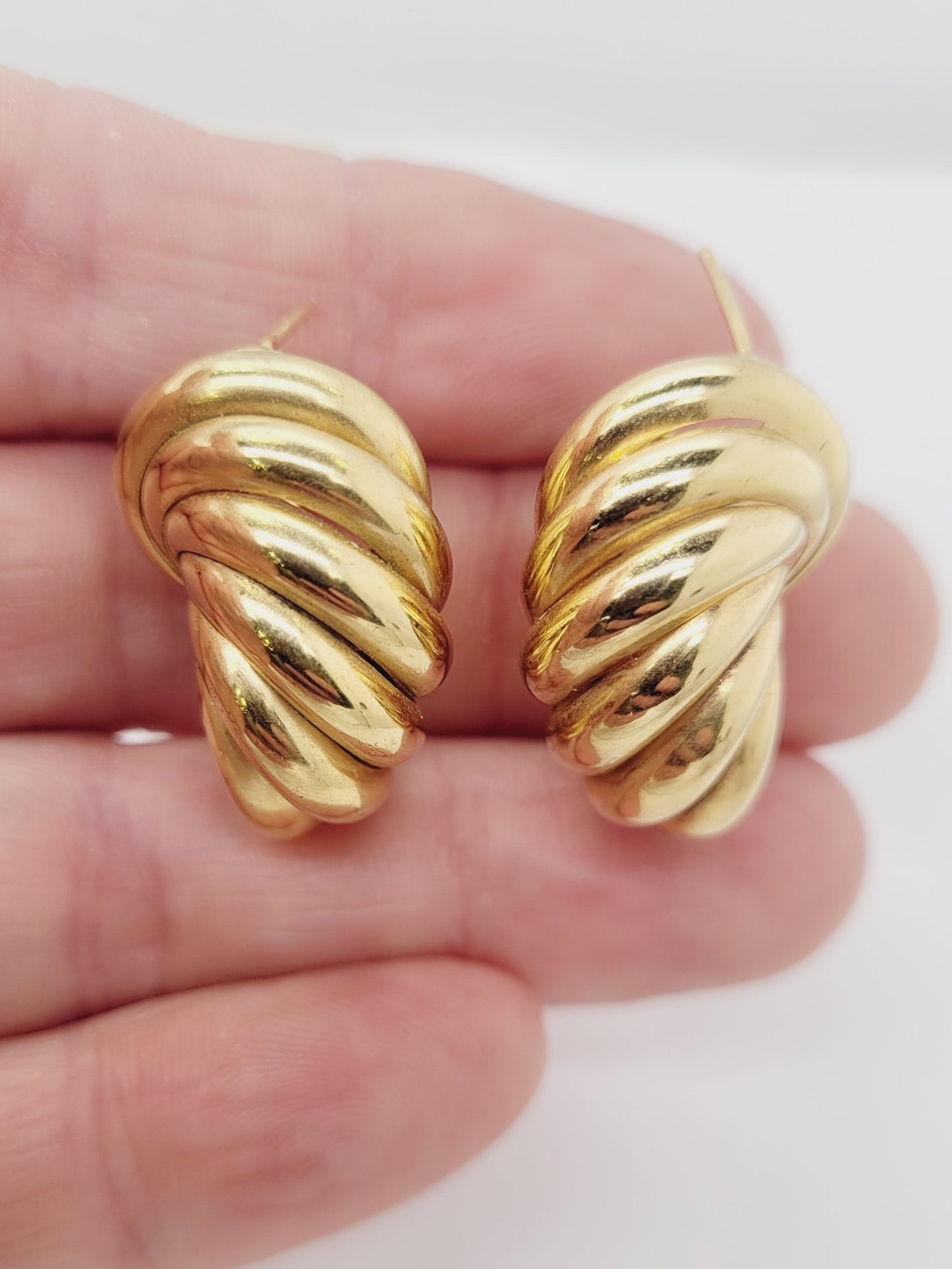 Cool vintage 18ct gold ribbed day earrings sku 9204