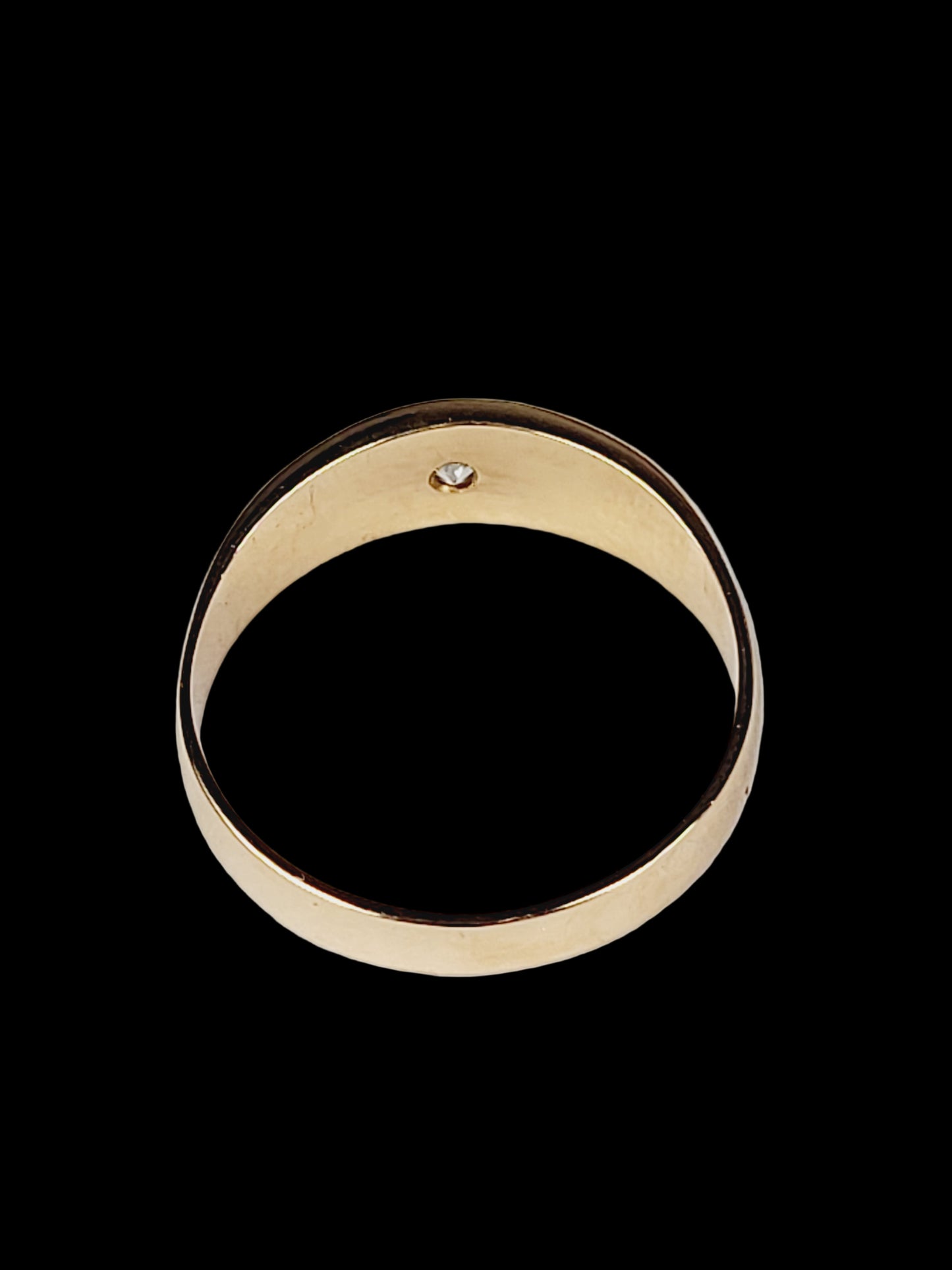 22ct gold diamond gypsy set ring
SKU: 8606