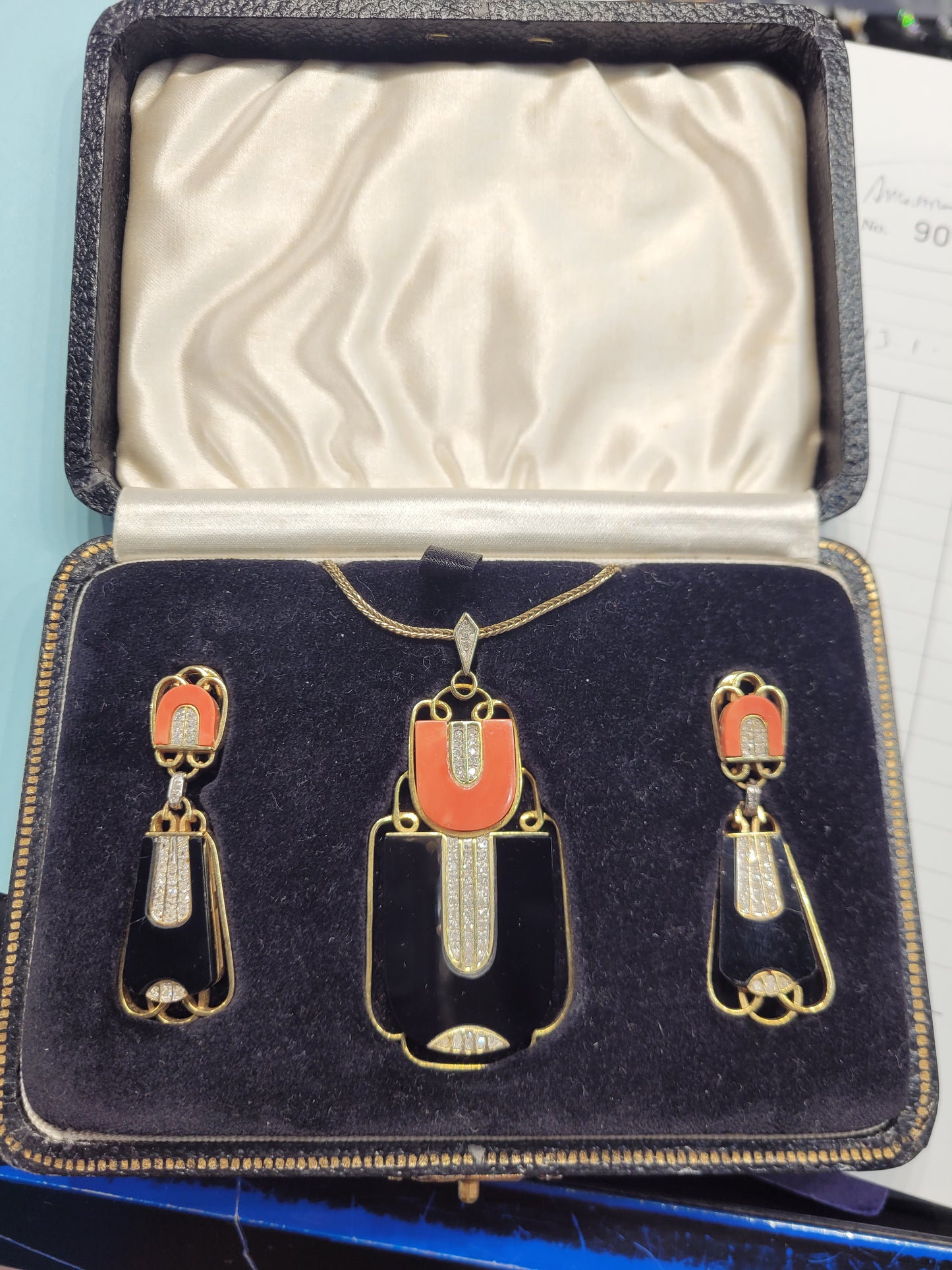 Art deco onyx, coral and diamond Art deco onyx, coral and diamond earrings, and pendant ensuite
SKU: 8658