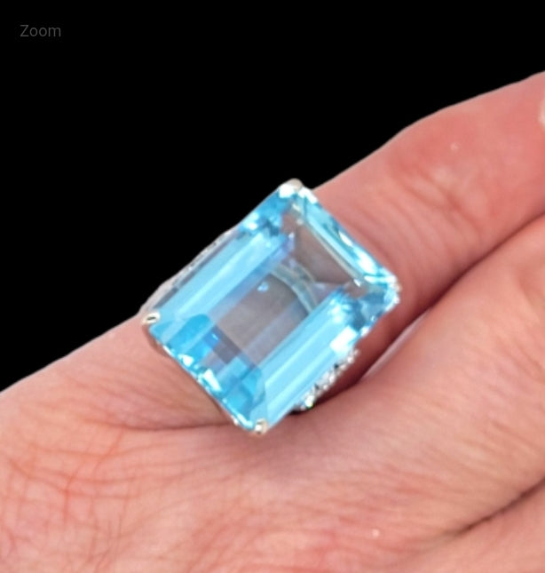 Vintage aquamarine and diamond dress ring
SKU: 8188
