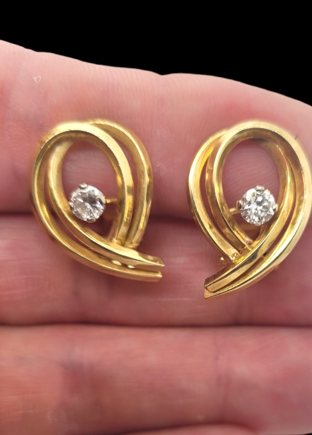 Vintage gold Garrards gold and diamond earrings

SKU: 6506