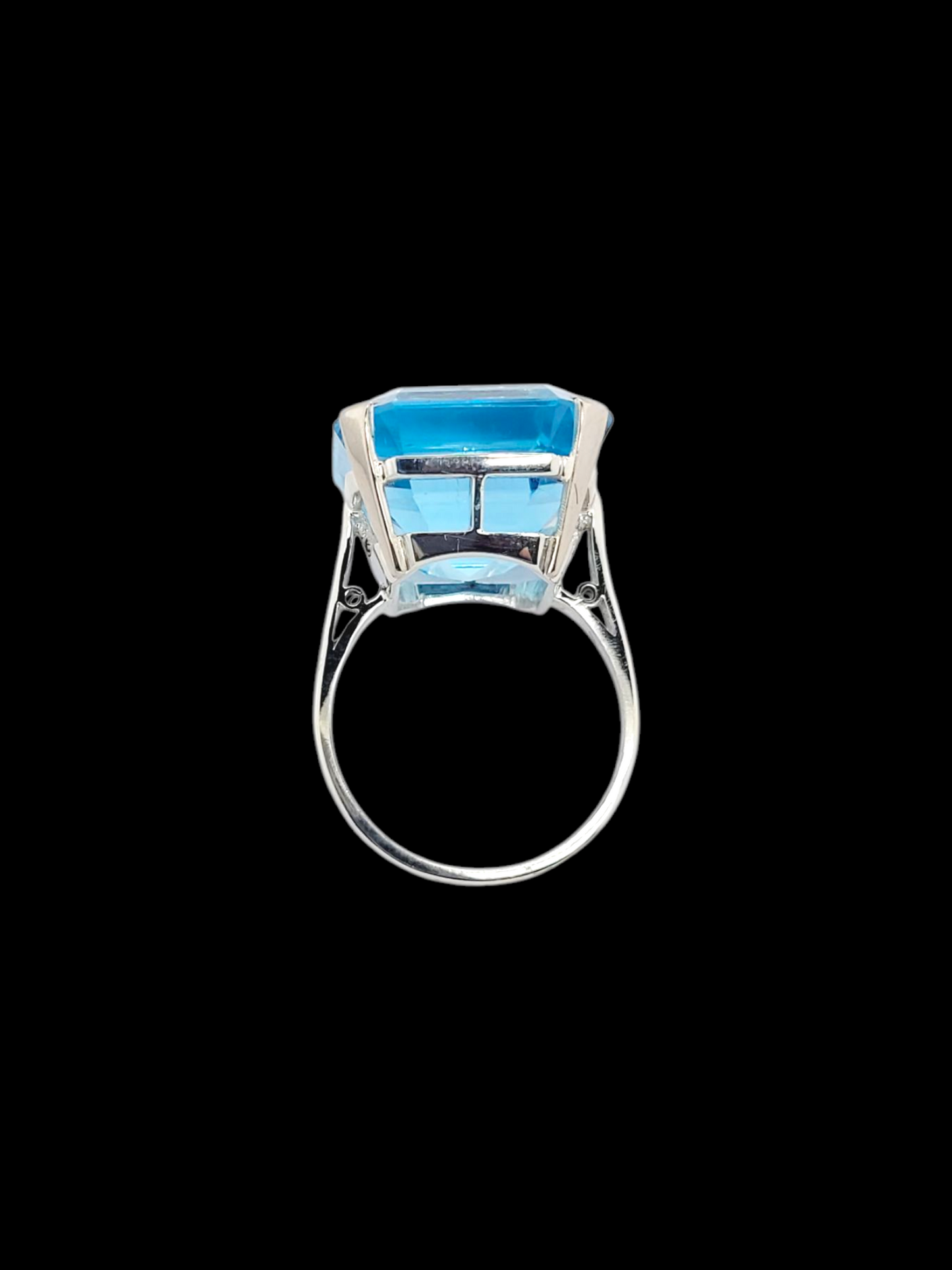 Fine single stone aquamarine dress ring
SKU: 8051
