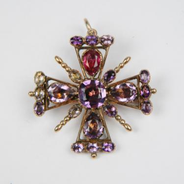 Amethyst Maltese cross closed set in gold, | DB Gems