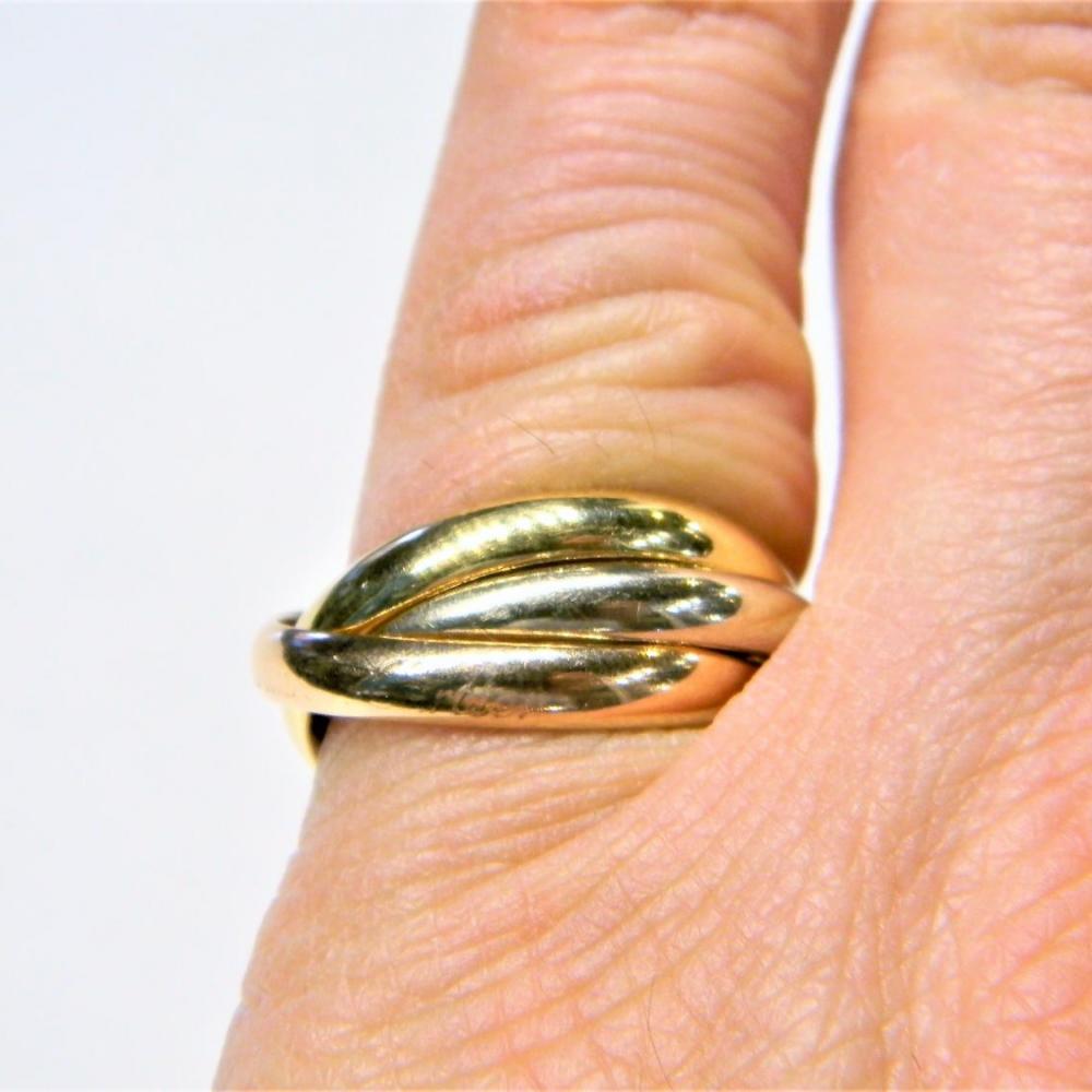 Russian Wedding Ring On Finger Wedding Rings Sets Ideas